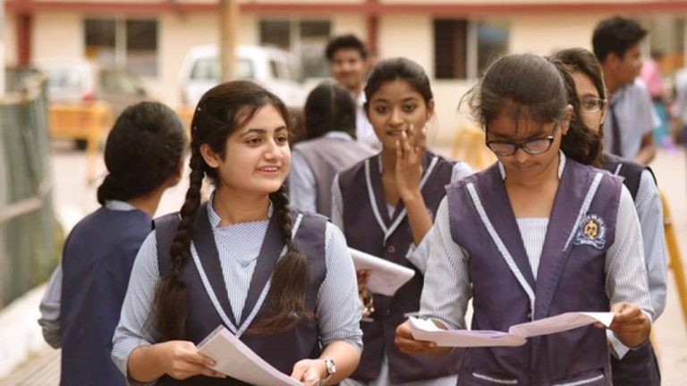 সপ্তাহে ৩ দিন সরাসরি ক্লাস, বাকি দিন অনলাইনে: শিক্ষামন্ত্রী