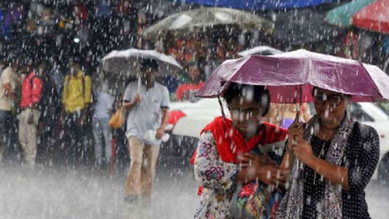 ৩ বিভাগে ভারী বৃষ্টির আভাস, জলাবদ্ধতার শঙ্কা