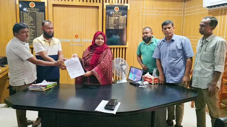 সাবরেজিস্ট্রি অফিসে চাঁদা দাবির অভিযোগ