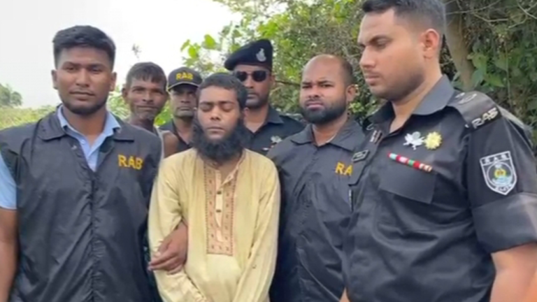 রিকশা চালকের দূরদর্শিতায় ধর্ষণ থেকে রক্ষা পেল শিশু