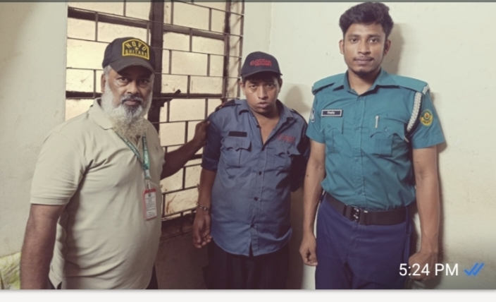 চমেকে ভুয়া সিকিউরিটি পরিচয়ে প্রতারণা, দালাল আটক